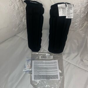 Century Kids XS Shin Pad NWT.